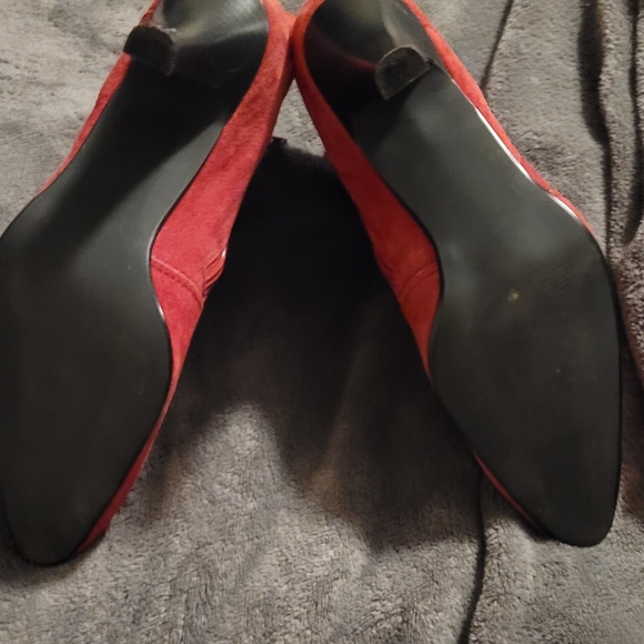 Heels, boots - Picture 2 of 5